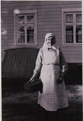 Karen Iversen Nyland
P� barselvisitt hos Signe Opsahl  Ca. 1950
Keywords: karen;iversen;nyland;signe;Opsahl;Barsel