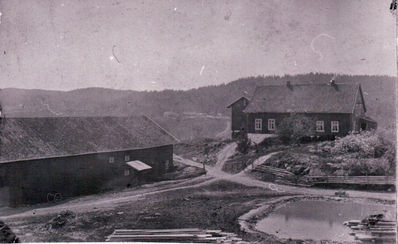 Gårdsbruk  Huserud 1901
Huserud gård 1910, Hovedbygning
Nøkkelord: gårdsbruk;huserud;enebakk;1901