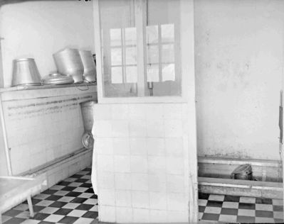 Vaskerom melkespann
Nøkkelord: Vaskerom;melk;spann;kjøle;rom
