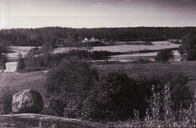 Rustad gård ved Langen. Ytre Enebakk 
Nøkkelord: hovedbygning;rustad;ytre;enebakk;gård;langen